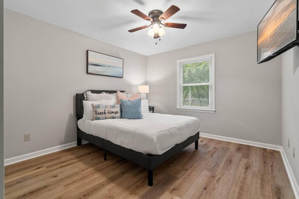 Cozy Lake Home - Jacuzzi King Bed Marina Access 穆尔斯维尔 外观 照片